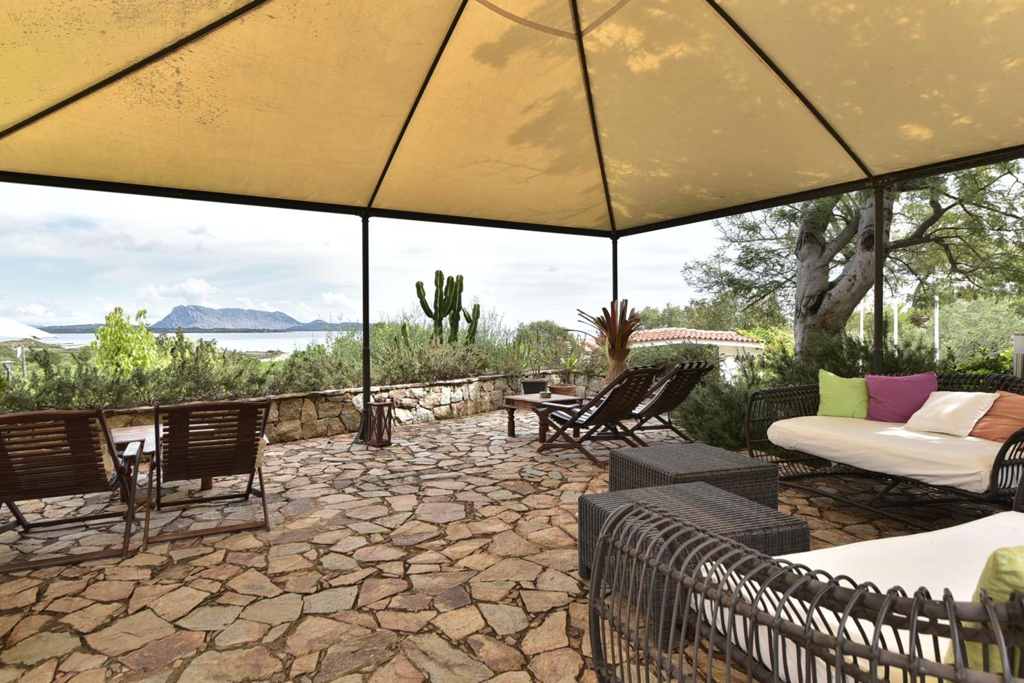 Villa Minda Lodge & View San Teodoro  Exterior photo